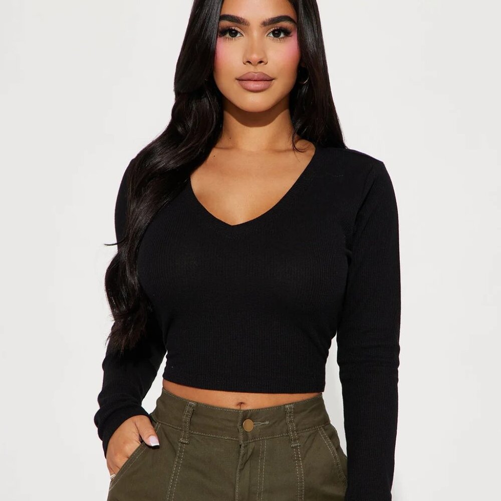 NWT Missguided Black VNeck Crop Top- US 6